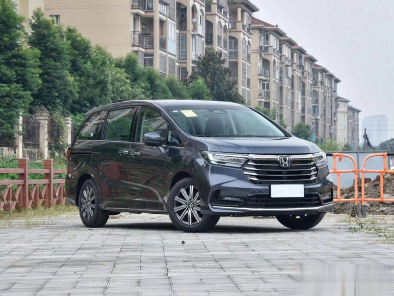 别克GL8不香了，静如高铁+大7座，油耗5升直降7万，还要啥比亚迪插图