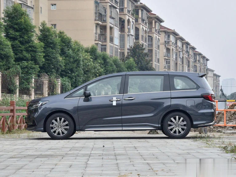 别克GL8不香了，静如高铁+大7座，油耗5升直降7万，还要啥比亚迪插图1