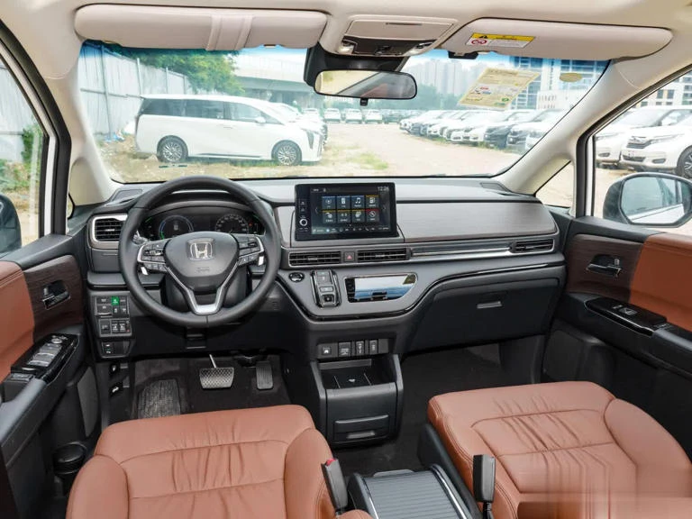 别克GL8不香了，静如高铁+大7座，油耗5升直降7万，还要啥比亚迪插图2