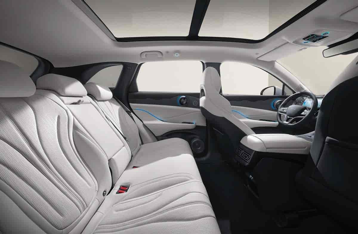 增配降价，降幅惊人！比亚迪护卫舰07荣耀版抢占中型SUV市场高地插图5