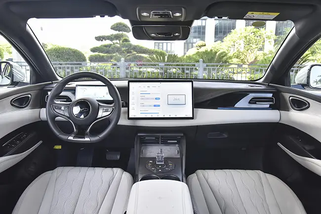 新车 | 秦L“兄弟车型”，或5月底一同上市，比亚迪海豹06 DM-i实拍插图3