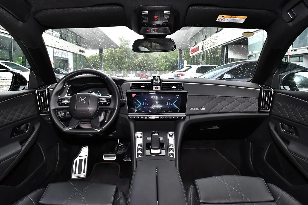 汽车前风挡油膜该如何处理插图