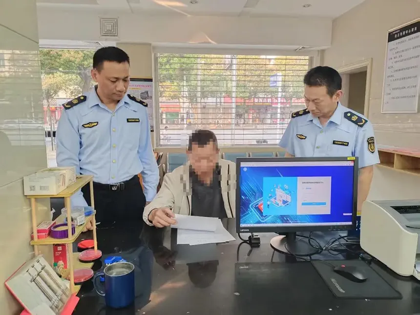 漳州无证网约车司机冲卡逃逸被重罚 交通执法部门警示勿存侥幸心理插图1 漳州无证网约车司机冲卡逃逸被重罚 交通执法部门警示勿存侥幸心理插图1