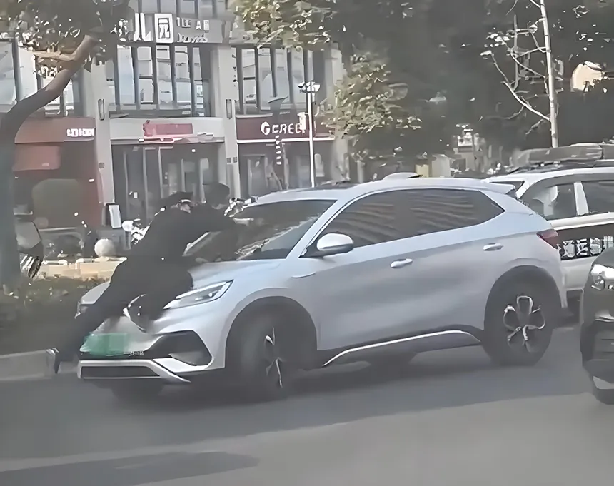 网约车冲撞顶行运管？警方回应：暴力抗法者必严惩！插图