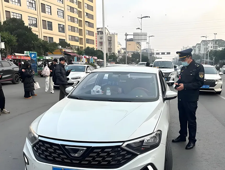 网约车遮挡摄像头首案:司机被罚2000元,遂宁交通执法严查违规行为插图 网约车遮挡摄像头首案:司机被罚2000元,遂宁交通执法严查违规行为插图