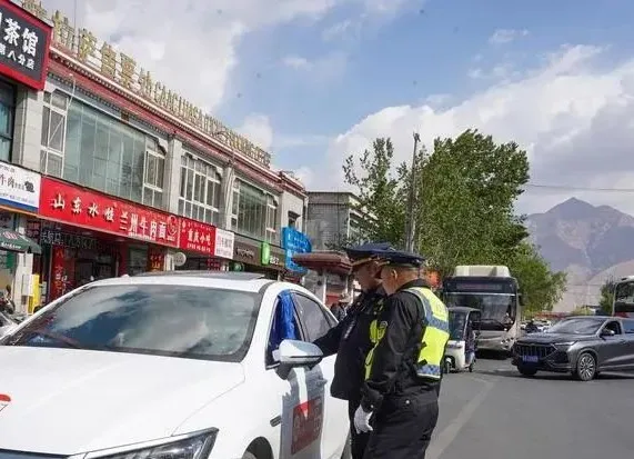 严查开始!未张贴网约车合规标志,一旦被查,重罚!插图2 严查开始!未张贴网约车合规标志,一旦被查,重罚!插图2