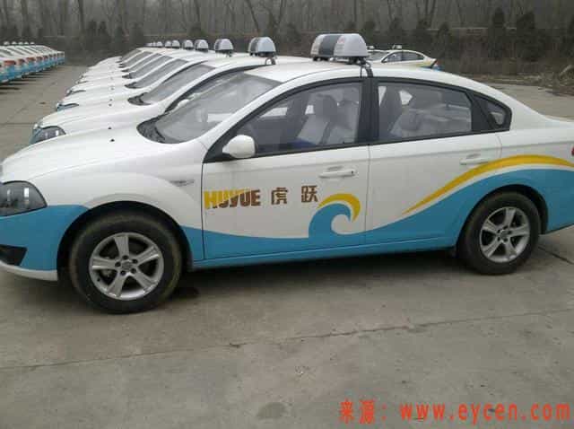 出租车招手就停，网约车经济实惠，