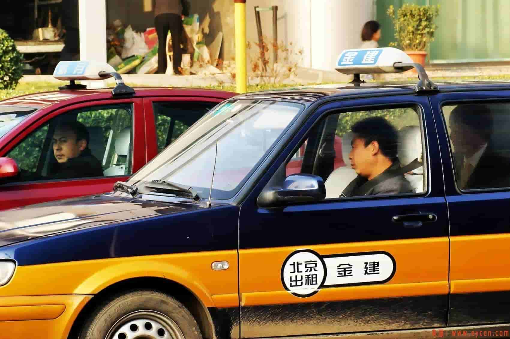 司机吐槽“接大单就是碰运气”! 网约车大潮下, 出租车该何去何从?