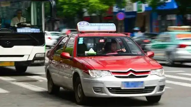 合并了！8月1日起，只需办一个证，既能跑出租车也能跑网约车