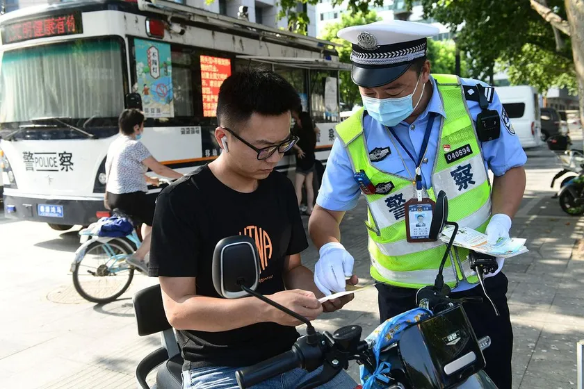 多地电动车新规发布：两轮、三轮、四轮上路标准明确，引领安全绿色出行插图
