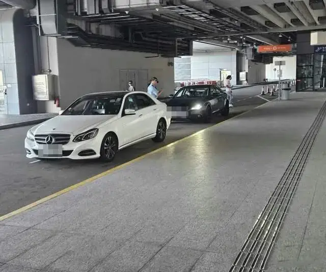太癫了!香港的士与网约车战斗升级,港民举报黑的上演“三国杀”插图1 太癫了!香港的士与网约车战斗升级,港民举报黑的上演“三国杀”插图1