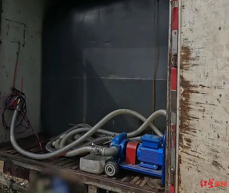 成都武侯公安破获非法运输销售成品油案,扣押31辆“黑油车”插图2 成都武侯公安破获非法运输销售成品油案,扣押31辆“黑油车”插图2