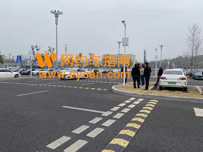 机场单2小时只赚了20块！网约车应推行政府指导价