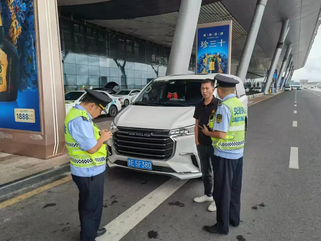 网约车司机注意!严查来了,开车时抽烟、刷手机将从严处理插图2 网约车司机注意!严查来了,开车时抽烟、刷手机将从严处理插图2
