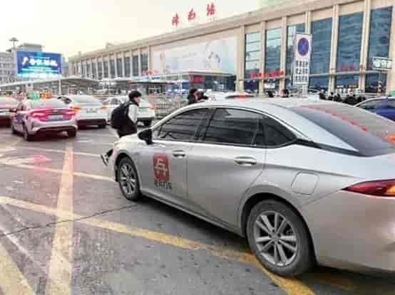 网约车深陷“低价困境”，平台“谁涨价谁先出局”？插图
