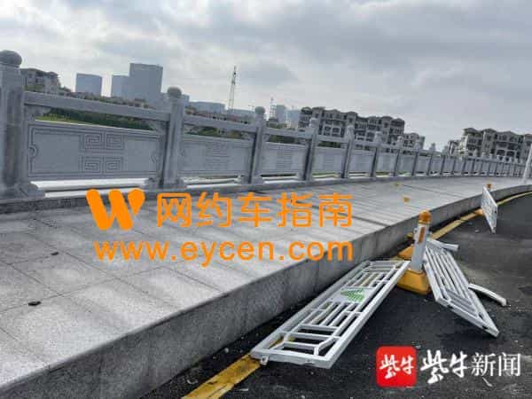 网约车“老司机”点手机接单,失手撞护栏致车轴断裂插图3 网约车“老司机”点手机接单,失手撞护栏致车轴断裂插图3